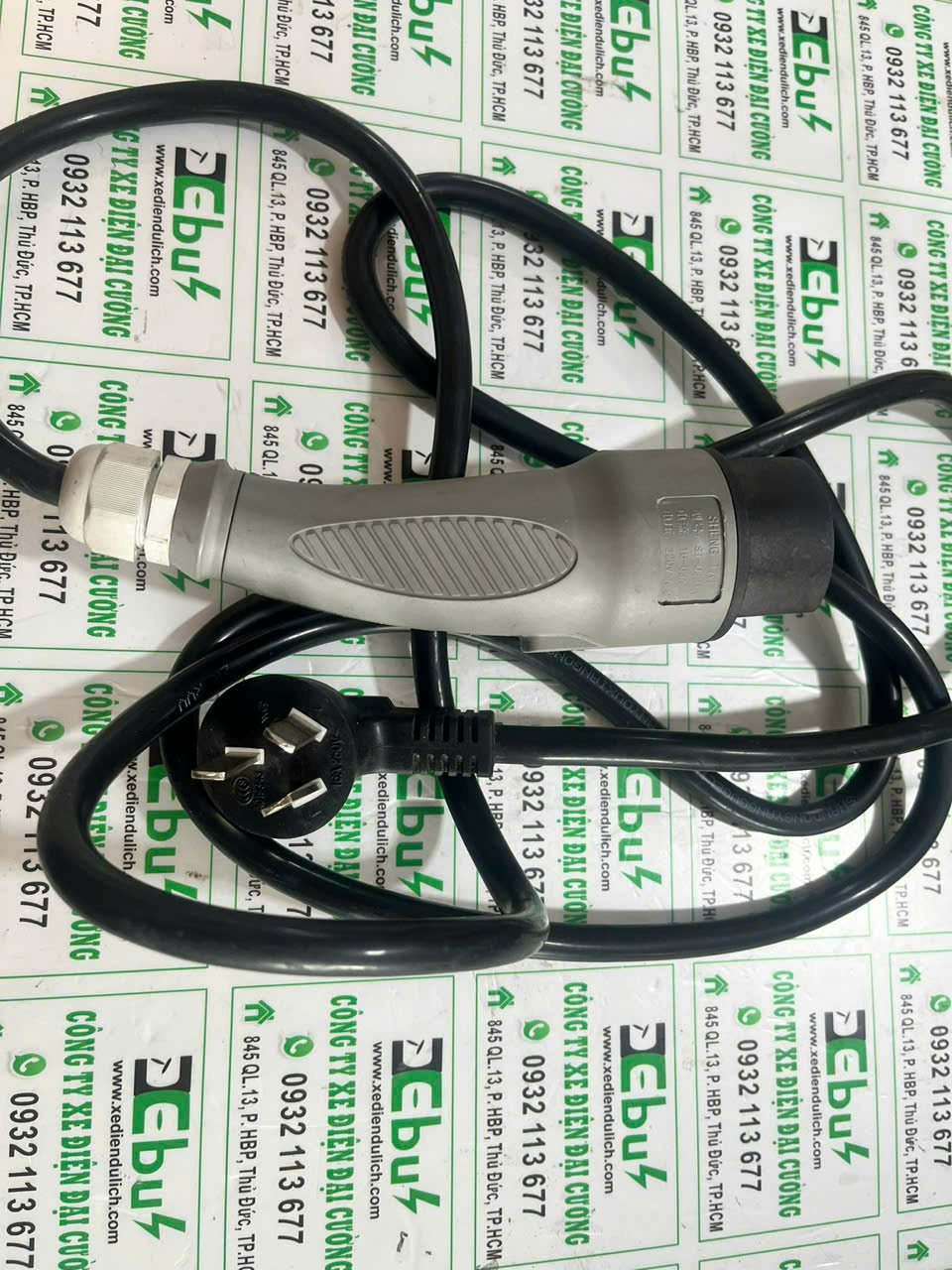 Dây cáp sạc xe điện